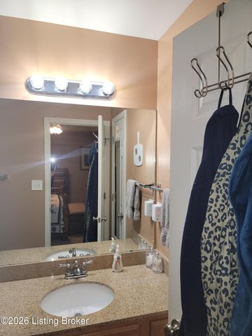 10614 Waycross Ave, Louisville, KY 40229