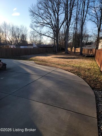 10614 Waycross Ave, Louisville, KY 40229