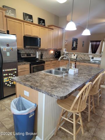 10614 Waycross Ave, Louisville, KY 40229