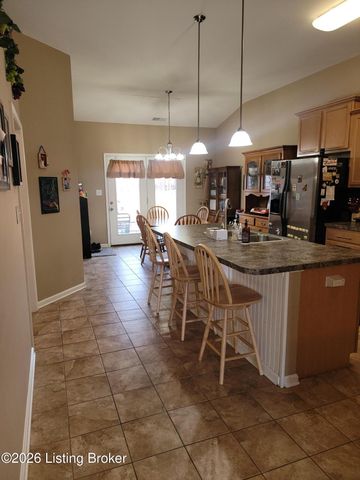 10614 Waycross Ave, Louisville, KY 40229