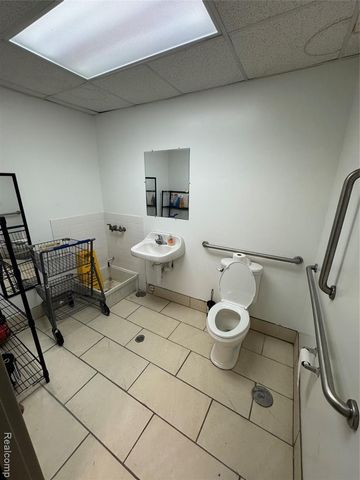 13565 Dix Toledo Road, Southgate, MI 48195