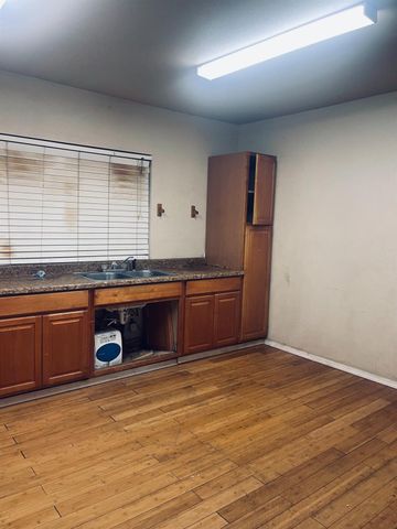 544 Clay, Stockton, CA 95206