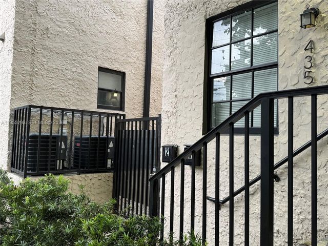 1068 NW 5th St, Miami, FL 33128