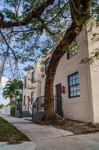 1068 NW 5th St, Miami, FL 33128