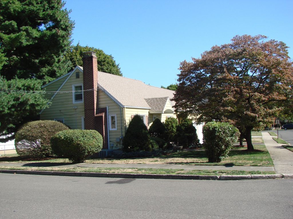 40 Northfield Street, Bridgeport, CT 06606