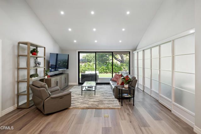 4428 Oakwood Avenue, La Canada Flintridge, CA 91011