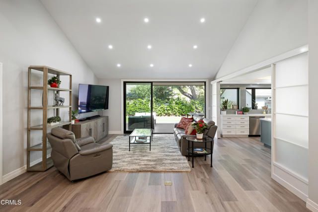 4428 Oakwood Avenue, La Canada Flintridge, CA 91011