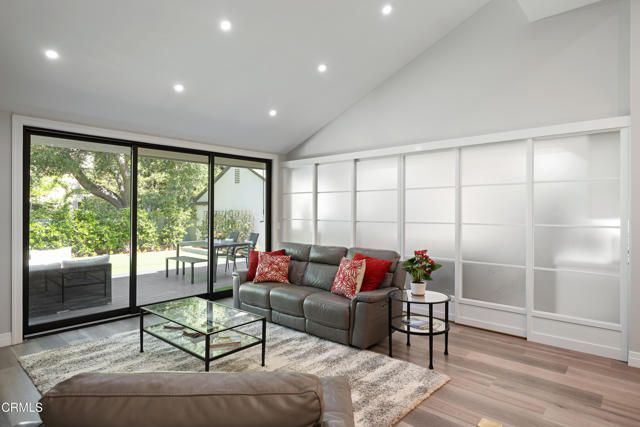 4428 Oakwood Avenue, La Canada Flintridge, CA 91011