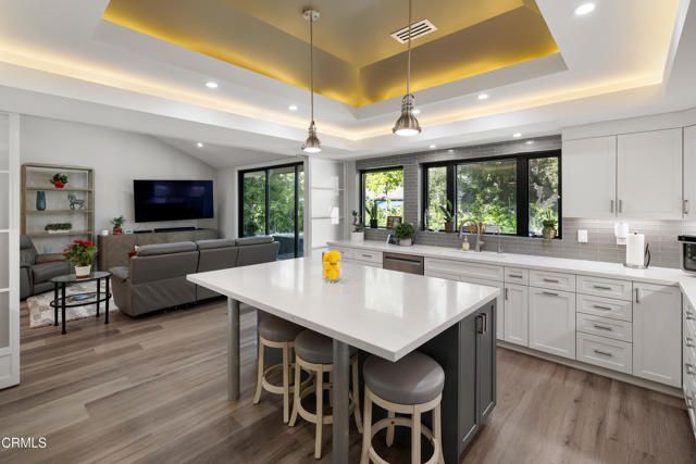 4428 Oakwood Avenue, La Canada Flintridge, CA 91011