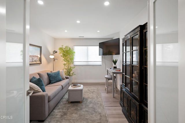 4428 Oakwood Avenue, La Canada Flintridge, CA 91011