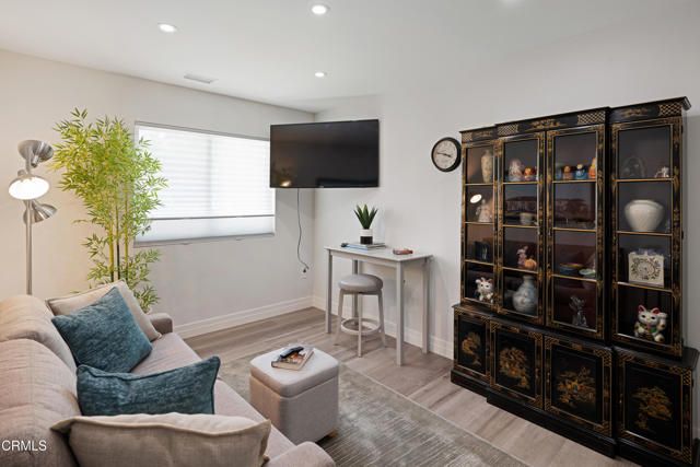 4428 Oakwood Avenue, La Canada Flintridge, CA 91011