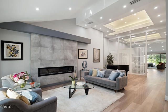 4428 Oakwood Avenue, La Canada Flintridge, CA 91011