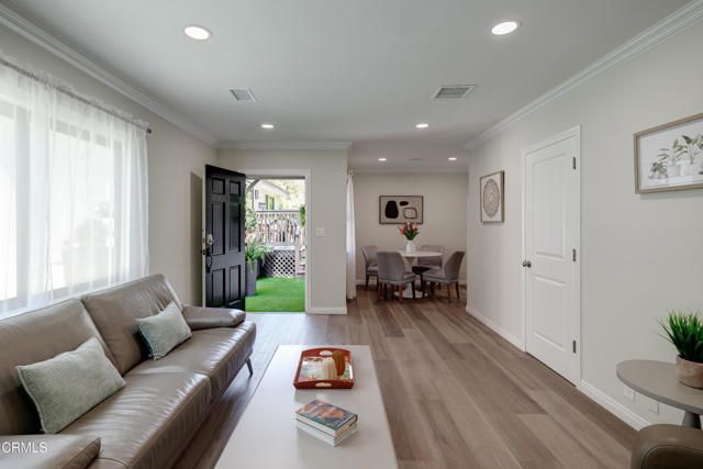 4428 Oakwood Avenue, La Canada Flintridge, CA 91011