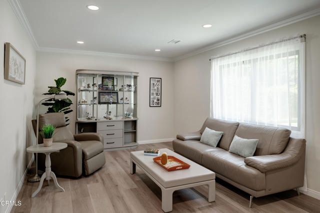 4428 Oakwood Avenue, La Canada Flintridge, CA 91011