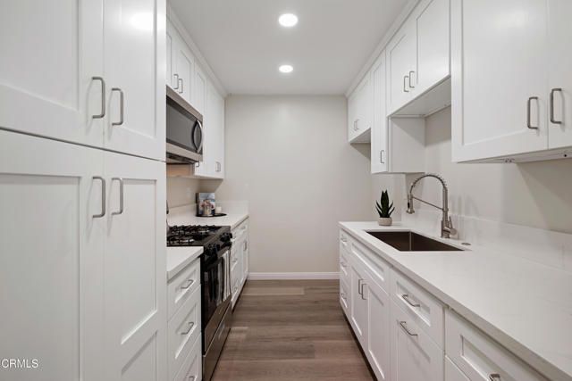 4428 Oakwood Avenue, La Canada Flintridge, CA 91011