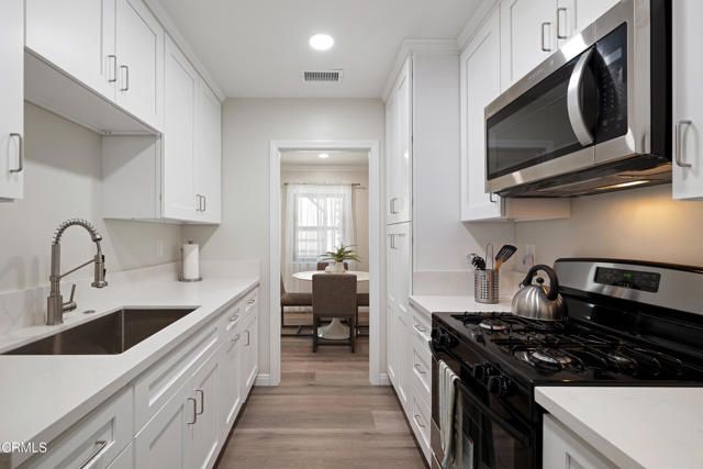 4428 Oakwood Avenue, La Canada Flintridge, CA 91011