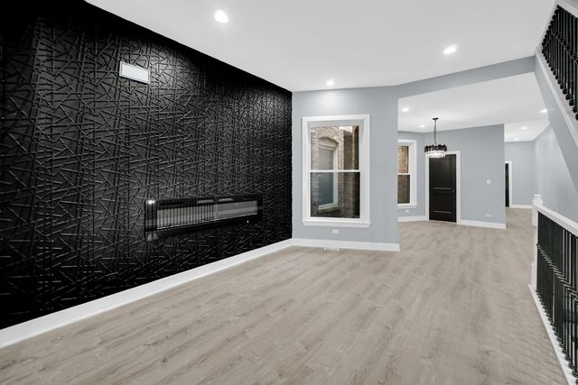 4343 S Ellis Avenue, Chicago, IL 60653