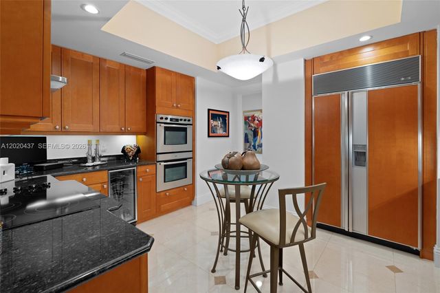 21200 Point Pl 2802, Aventura, FL 33180