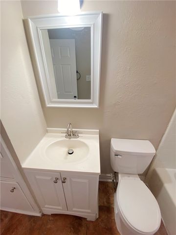 1433 Madrid Dr, Corpus Christi, TX 78416