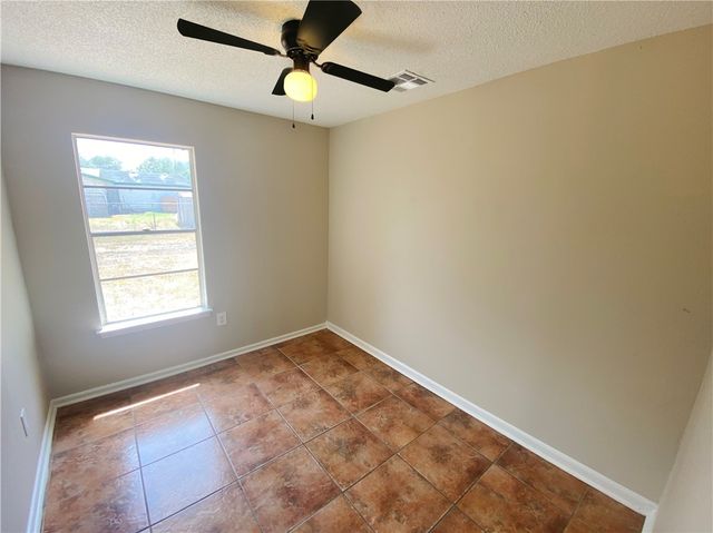 1433 Madrid Dr, Corpus Christi, TX 78416
