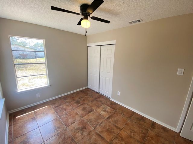 1433 Madrid Dr, Corpus Christi, TX 78416