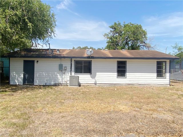 1433 Madrid Dr, Corpus Christi, TX 78416