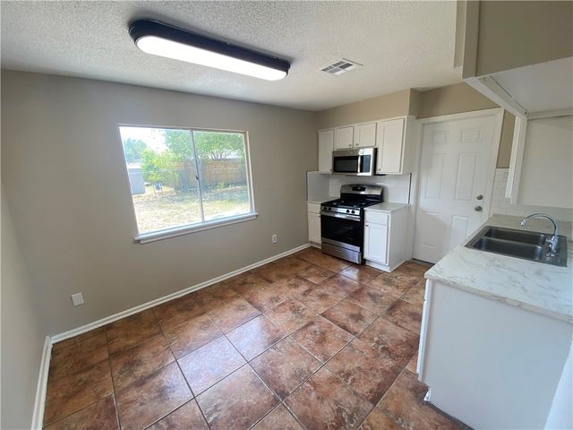 1433 Madrid Dr, Corpus Christi, TX 78416