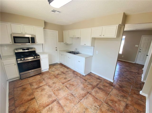 1433 Madrid Dr, Corpus Christi, TX 78416