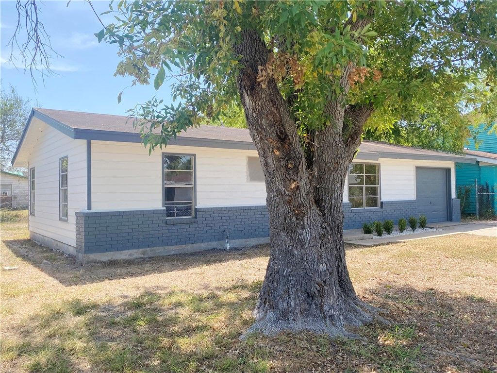 1433 Madrid Dr, Corpus Christi, TX 78416 — photo 4