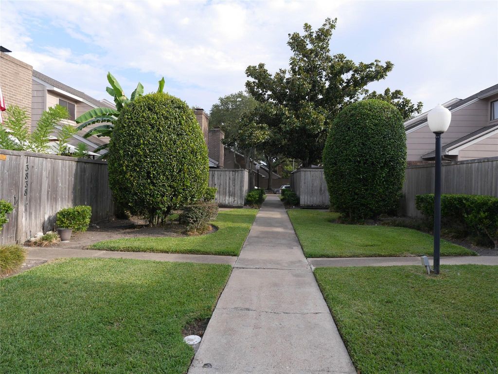 13840 Hollowgreen Drive, Houston, TX 77082