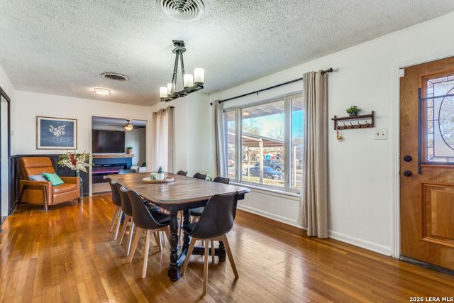 302 Sullivan Dr, San Antonio, TX 78213