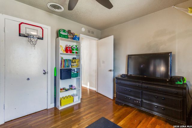 302 Sullivan Dr, San Antonio, TX 78213