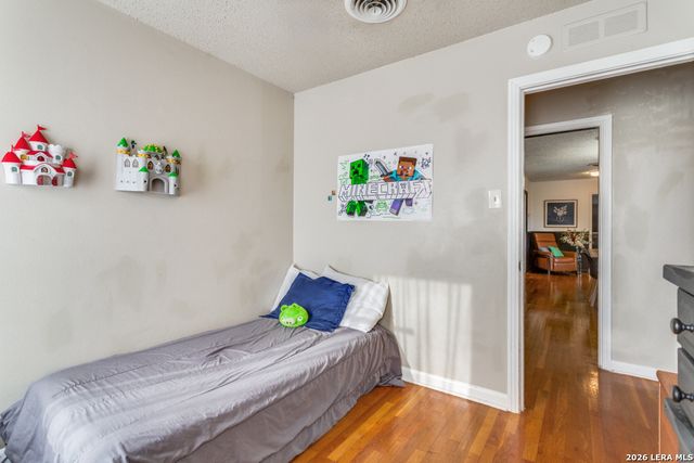 302 Sullivan Dr, San Antonio, TX 78213