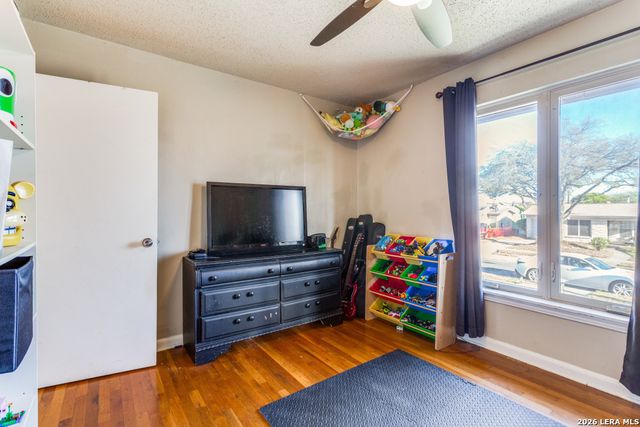 302 Sullivan Dr, San Antonio, TX 78213