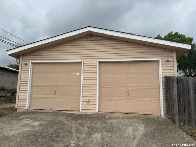 302 Sullivan Dr, San Antonio, TX 78213