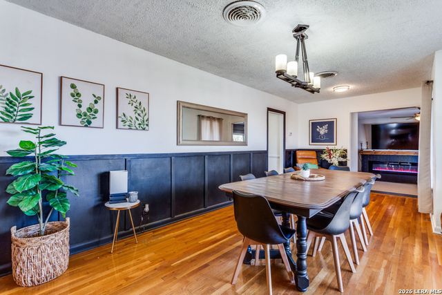 302 Sullivan Dr, San Antonio, TX 78213