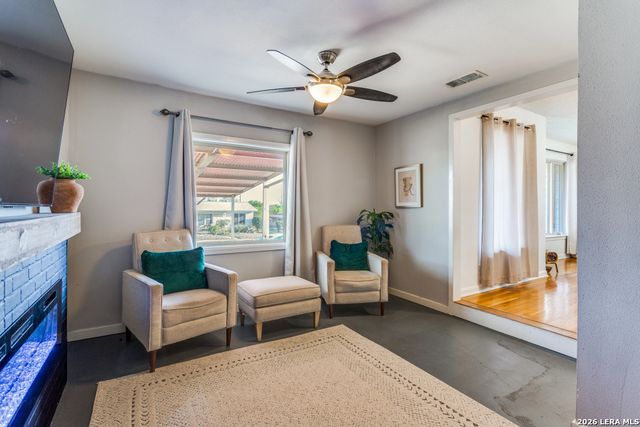 302 Sullivan Dr, San Antonio, TX 78213