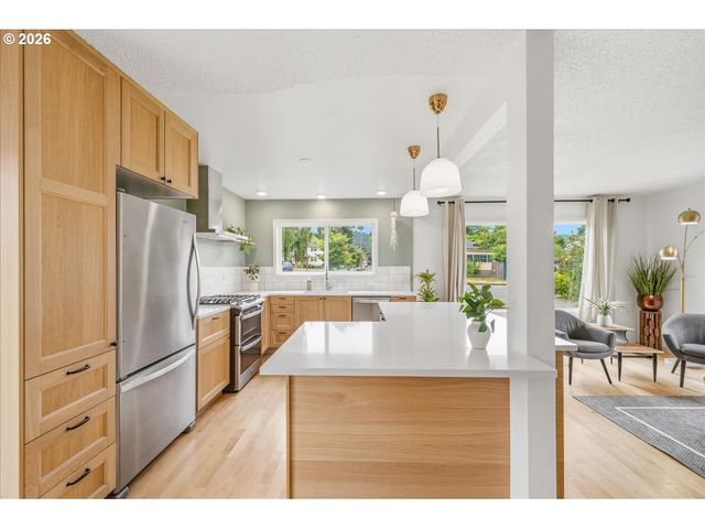 9005 N CENTRAL St, Portland, OR 97203