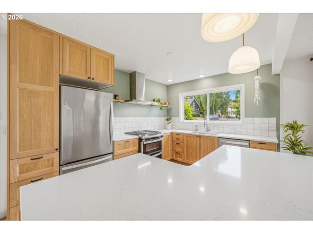 9005 N CENTRAL St, Portland, OR 97203