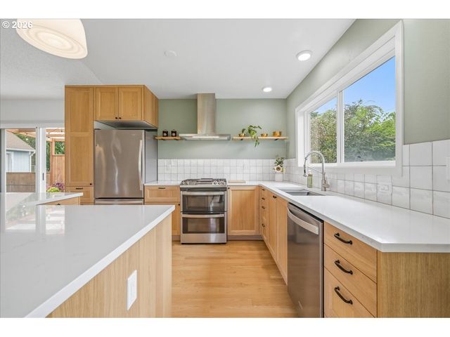 9005 N CENTRAL St, Portland, OR 97203