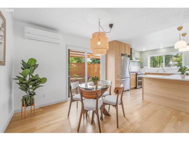 9005 N CENTRAL St, Portland, OR 97203
