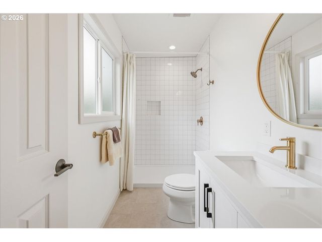9005 N CENTRAL St, Portland, OR 97203
