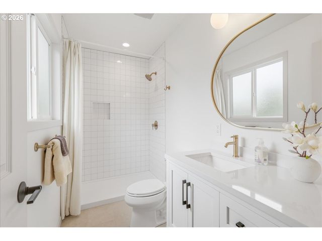 9005 N CENTRAL St, Portland, OR 97203