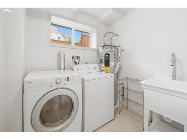 9005 N CENTRAL St, Portland, OR 97203