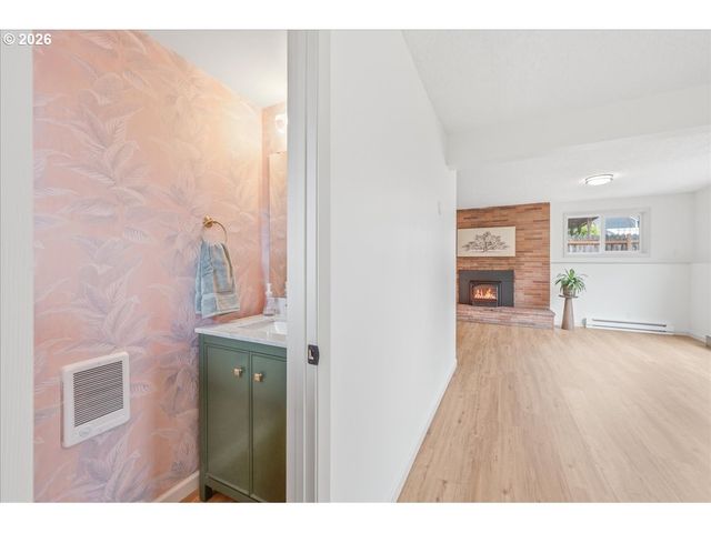 9005 N CENTRAL St, Portland, OR 97203