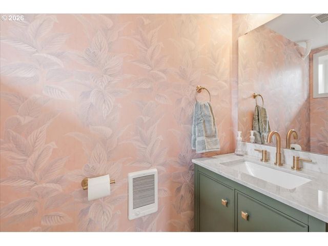 9005 N CENTRAL St, Portland, OR 97203
