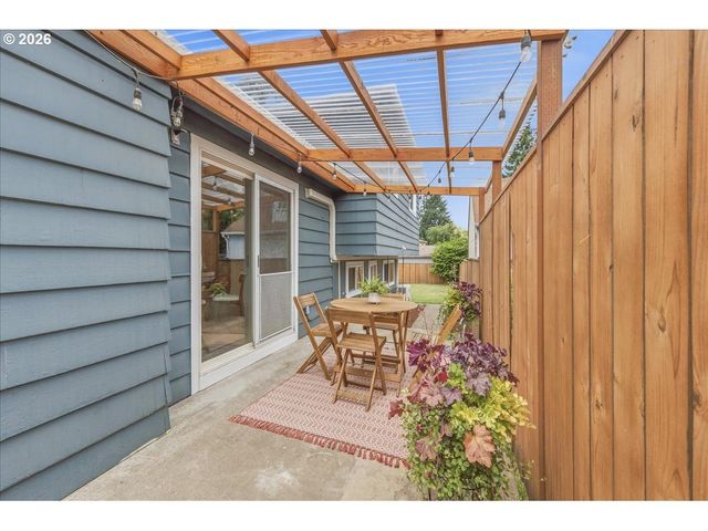 9005 N CENTRAL St, Portland, OR 97203