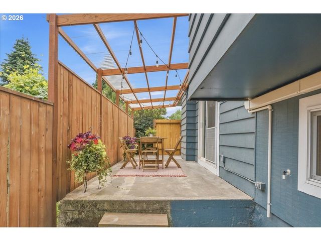 9005 N CENTRAL St, Portland, OR 97203