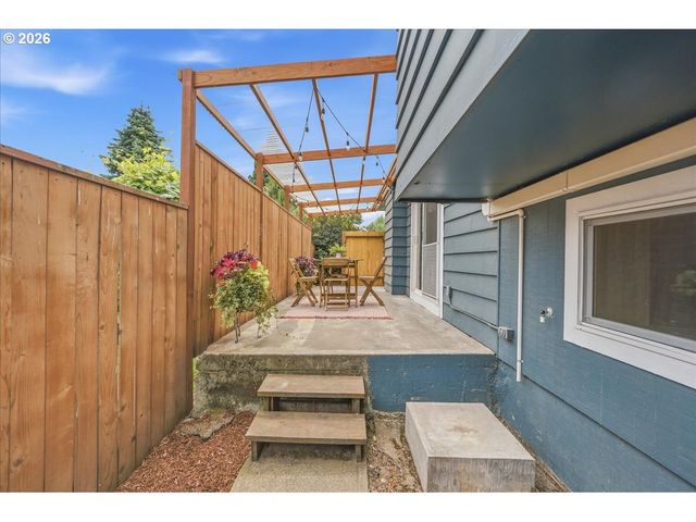 9005 N CENTRAL St, Portland, OR 97203
