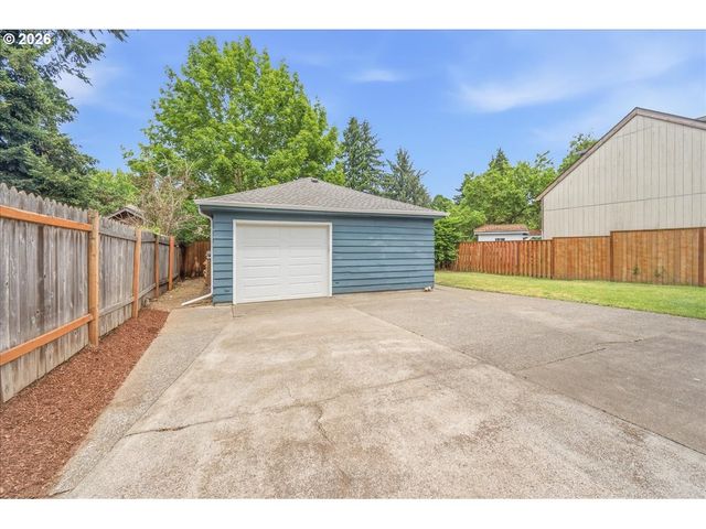 9005 N CENTRAL St, Portland, OR 97203